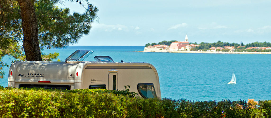 camping-lanterna-pitch-seafront-light